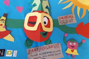 FRUIGUMES <BR>Cet atelier est l’occasion de s’amuser avec les fruits et les légumes. Les enfants en découpent avec des gabarits dans des papiers de couleurs et les assemblent pour faire des personnages "rigolos".En les personnifiant on crée un lien affectif avec eux. C’est aussi l’occasion de les nommer et les décrire, de dire si on les aime ou pas et pourquoi.
On peut également donner des pouvoirs à ces super-héros pour symboliser les bienfaits des fruits et légumes.