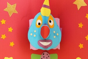 POP-UP <br> Cette technique de « mise en volume » d’une image peut être aussi simple que très complexe. Nous apprendrons lors de cet atelier à plier le papier de façon à faire « surgir » certains éléments de l’illustration. Ce type d’atelier peut s’adapter à des thèmes très variés (illustration d’une comptine , d’une carte, mise en 3D d’une bande dessinée…)