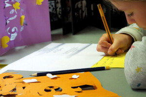 KIRIGAMI <BR> Des talentueux artistes créent des œuvres semblables à la dentelle de papier. Lors de nos ateliers nous associeront cette technique à l’haiku, poésie japonaise.