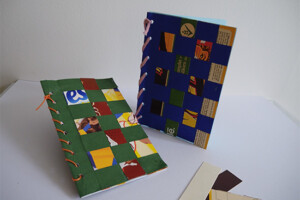 CARNET TRESSÉ <br> Le participant fabrique son carnet d’inspiration : tressage de la couverture cartonnée, choix
du papier et reliure. Cet atelier permettra au public d’apprendre comment transformer des
déchets de la vie de tous les jours en véritable carnet de croquis, cahier de recette ou carnet
de voyage.